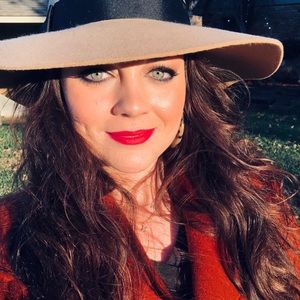 Meet your Posher, Olivia